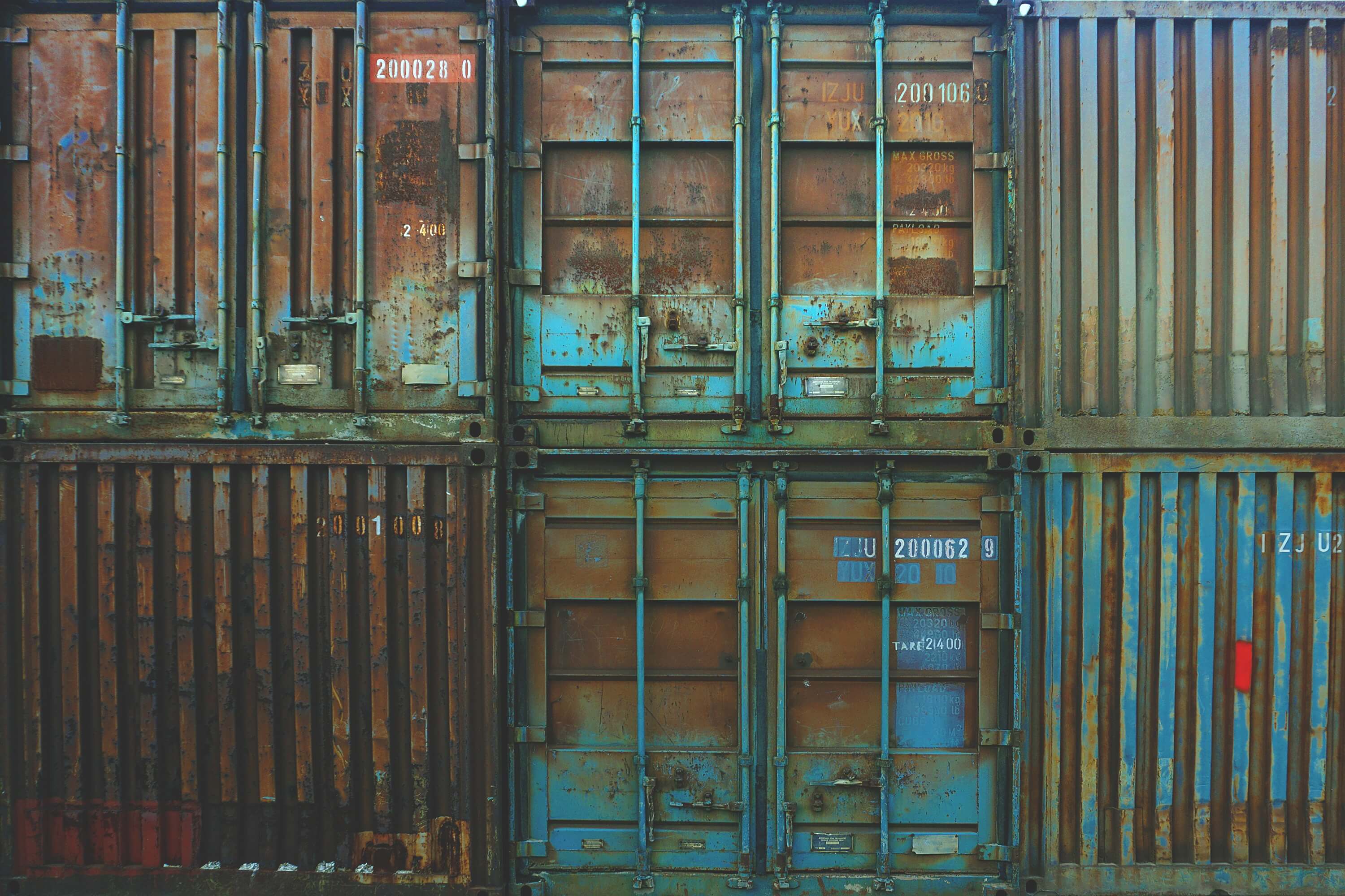 Slené kontejnery a případy